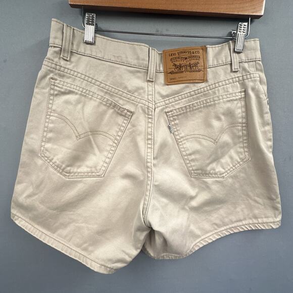 VTG Levis 910 Shorts 12 Beige Classic Fit USA 1998 Street Tan High Rise Preppy - Picture 1 of 15